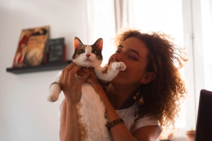 Est-ce que les amoureux des chats peuvent souffrir d’une forme extrême d’ailurophilie ?